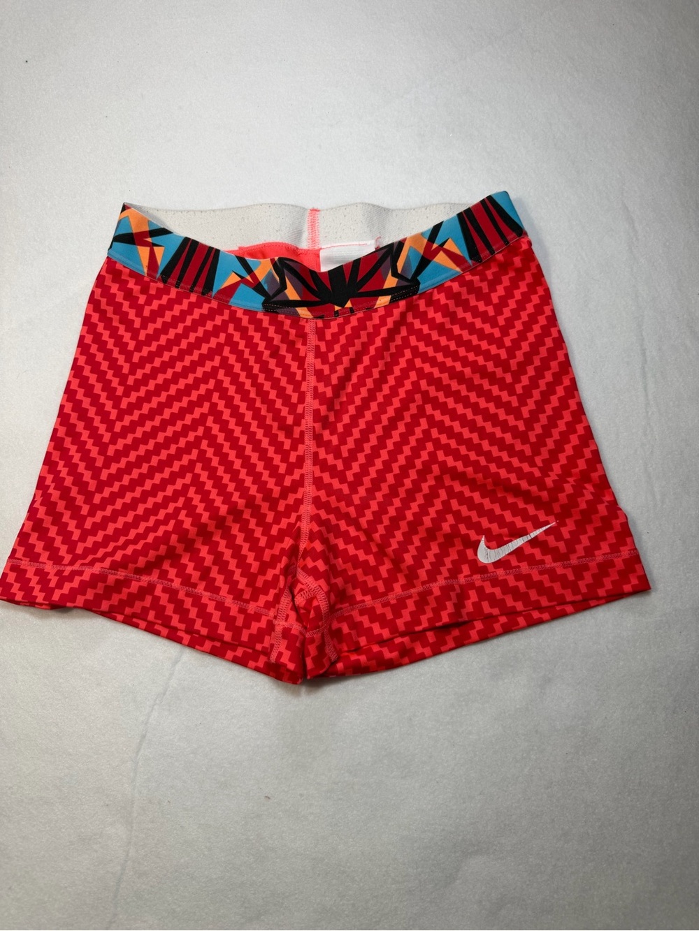 Nike Pro Dri-FIT Compression Shorts Women’s M Red Chevron Geometric 3”